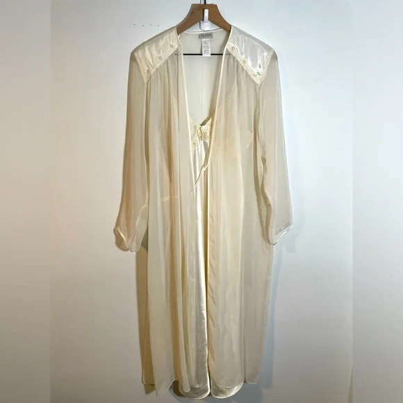 VTG Delicates White Peignoir Set Pearl & Lace Details Medium Bridal Nightgown - Picture 1 of 12